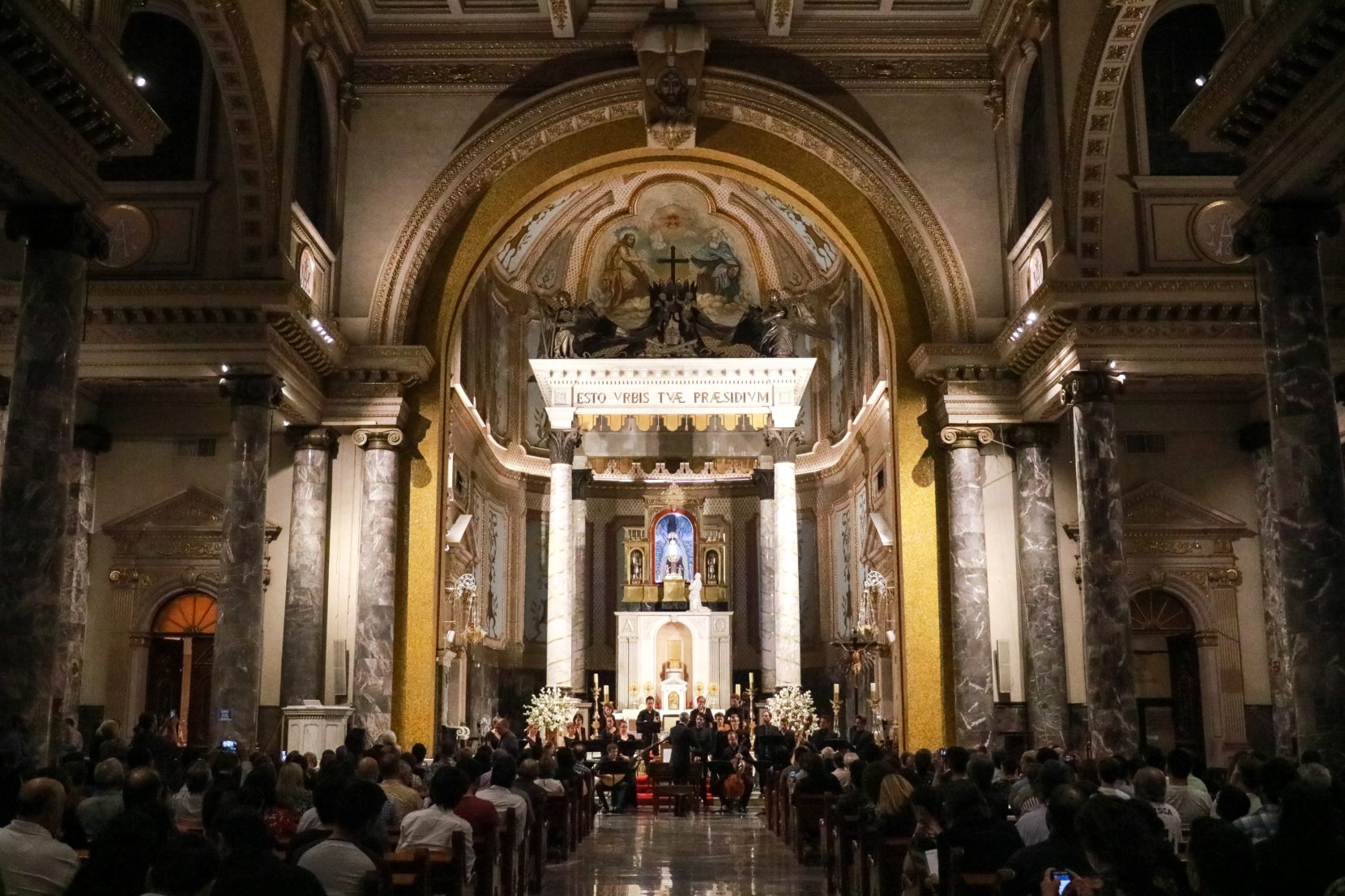 Ensamble Correspondances cautiva con sonidos barrocos en Basílica del Roble  : CONARTE Nuevo León